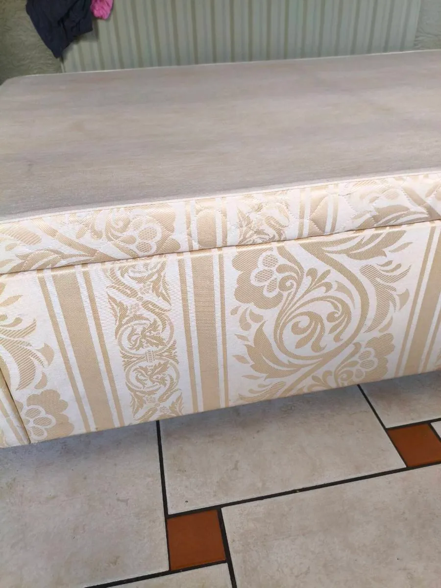 Single bed base head board,40 Euro - Image 4