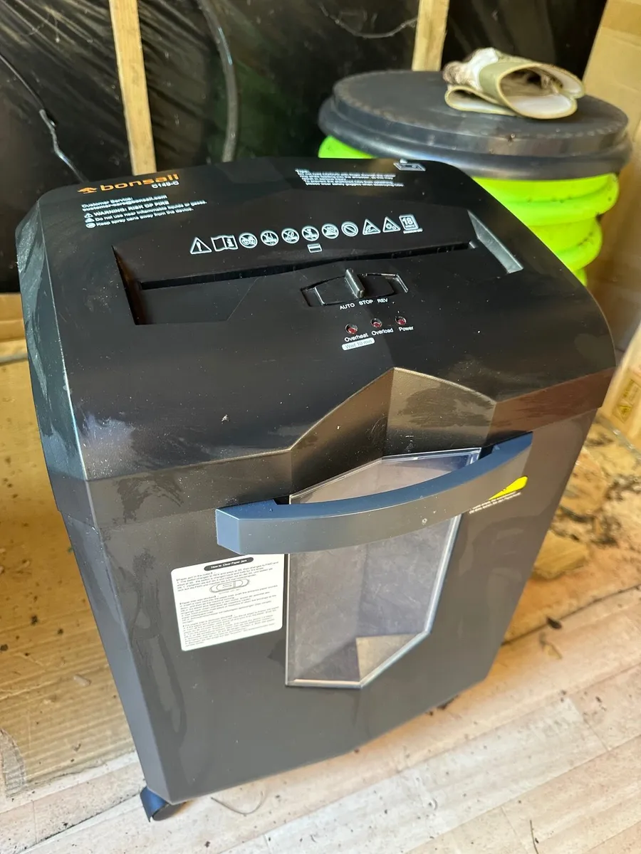 Paper shredder - Image 1