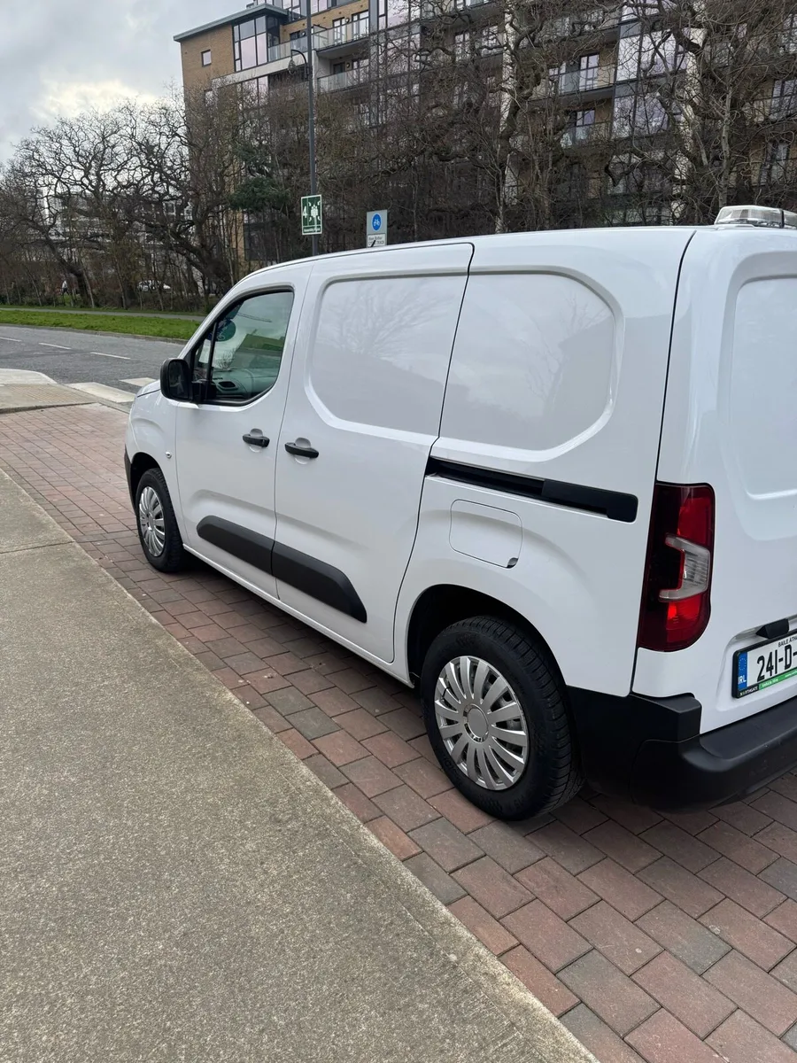 2024 Citroen berlingo (No VAT) - Image 4