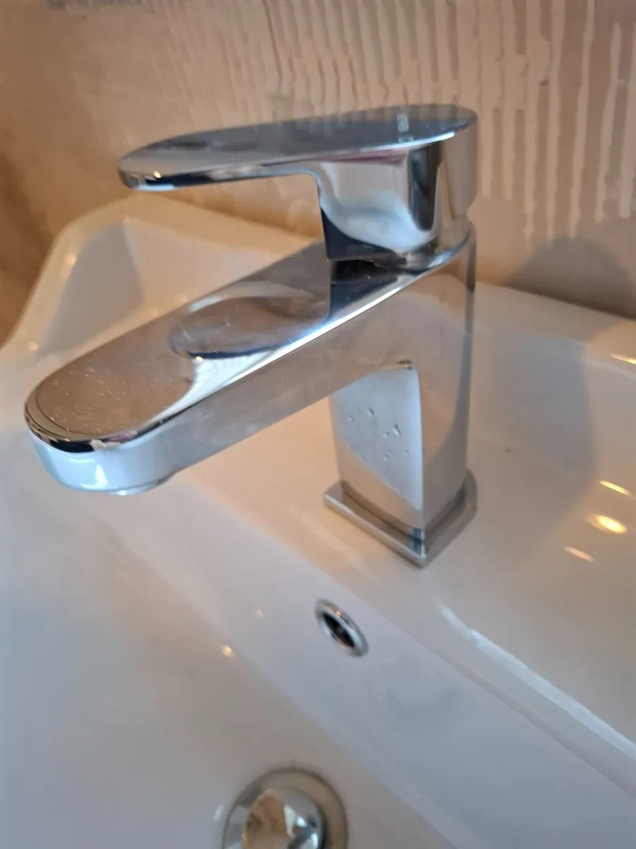 Bathroom sink - Image 3