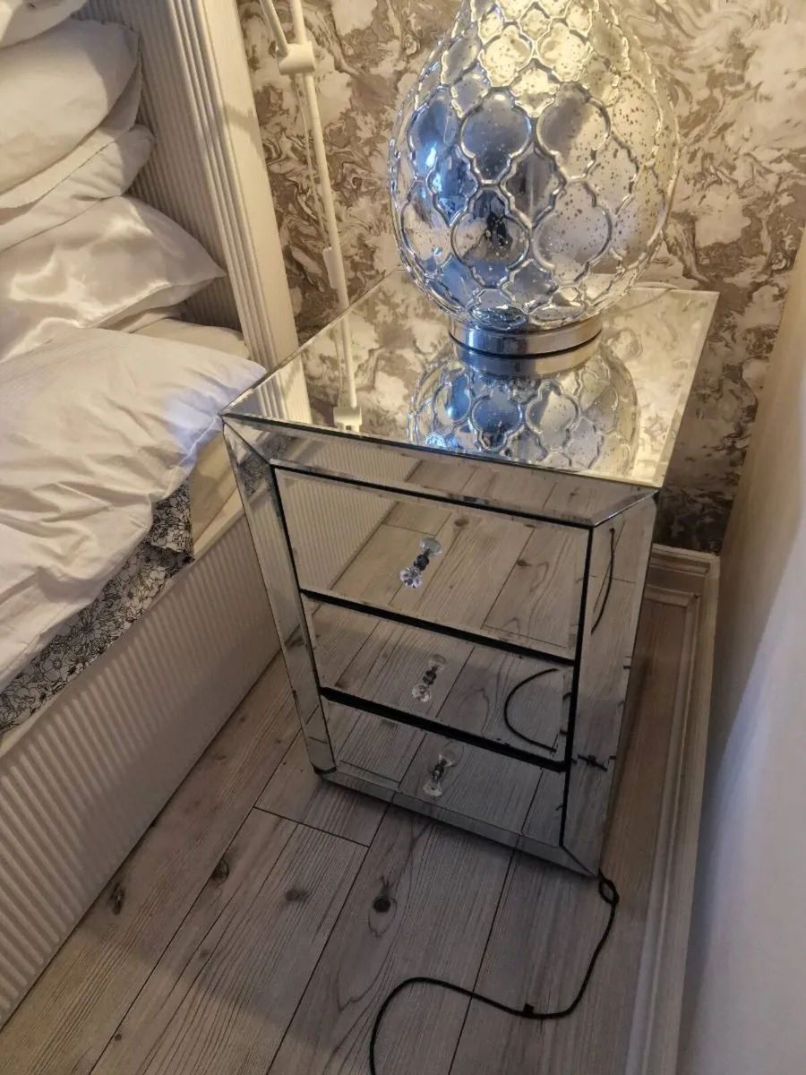 2 mirrored bedside lockers - Image 2