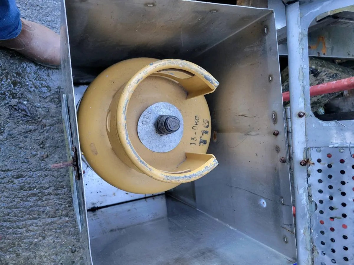 Gas Cylinder Storage Cabinet Stainless Steel - Image 3