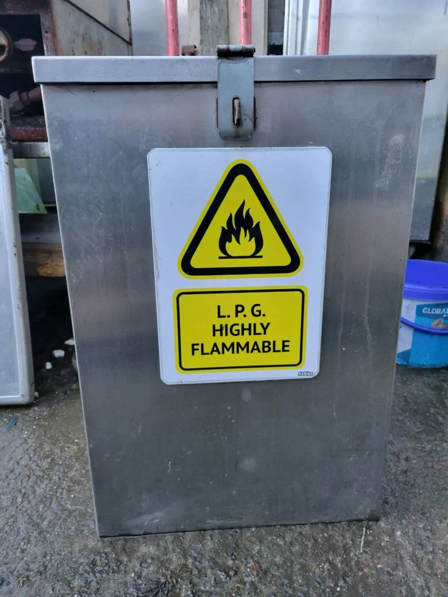 Gas Cylinder Storage Cabinet Stainless Steel - Image 4