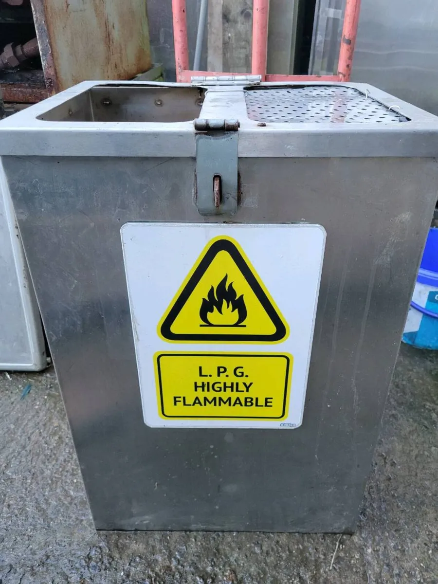 Gas Cylinder Storage Cabinet Stainless Steel - Image 2