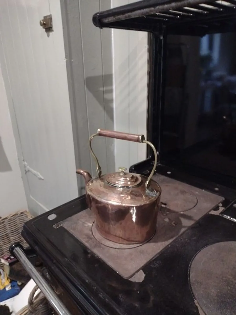 Antique copper kettle - Image 1