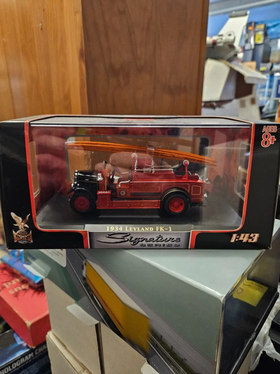 Corgi Road Signature Fire Engine