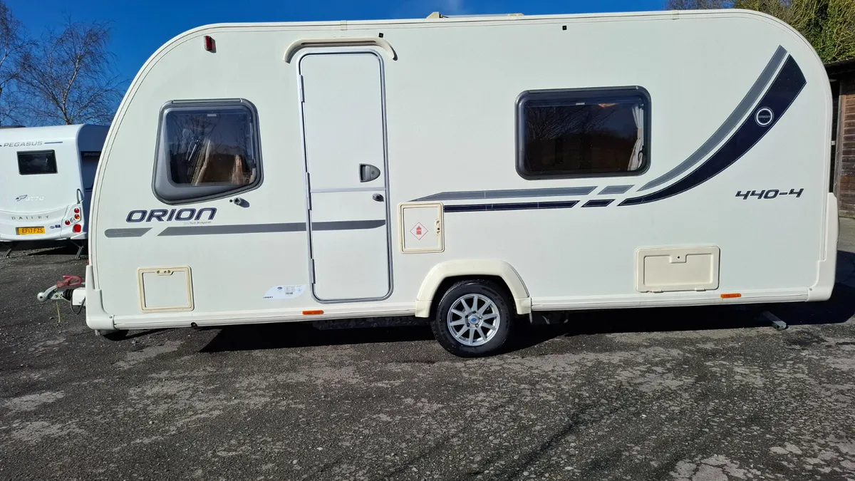 Bailey Orion 434 fixed bed - Image 3