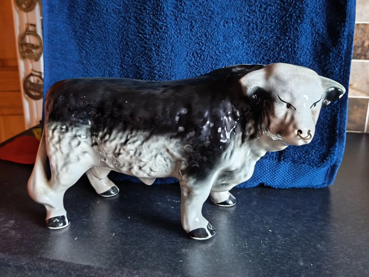 Large Delph Bull (8 inch tall) - Image 1