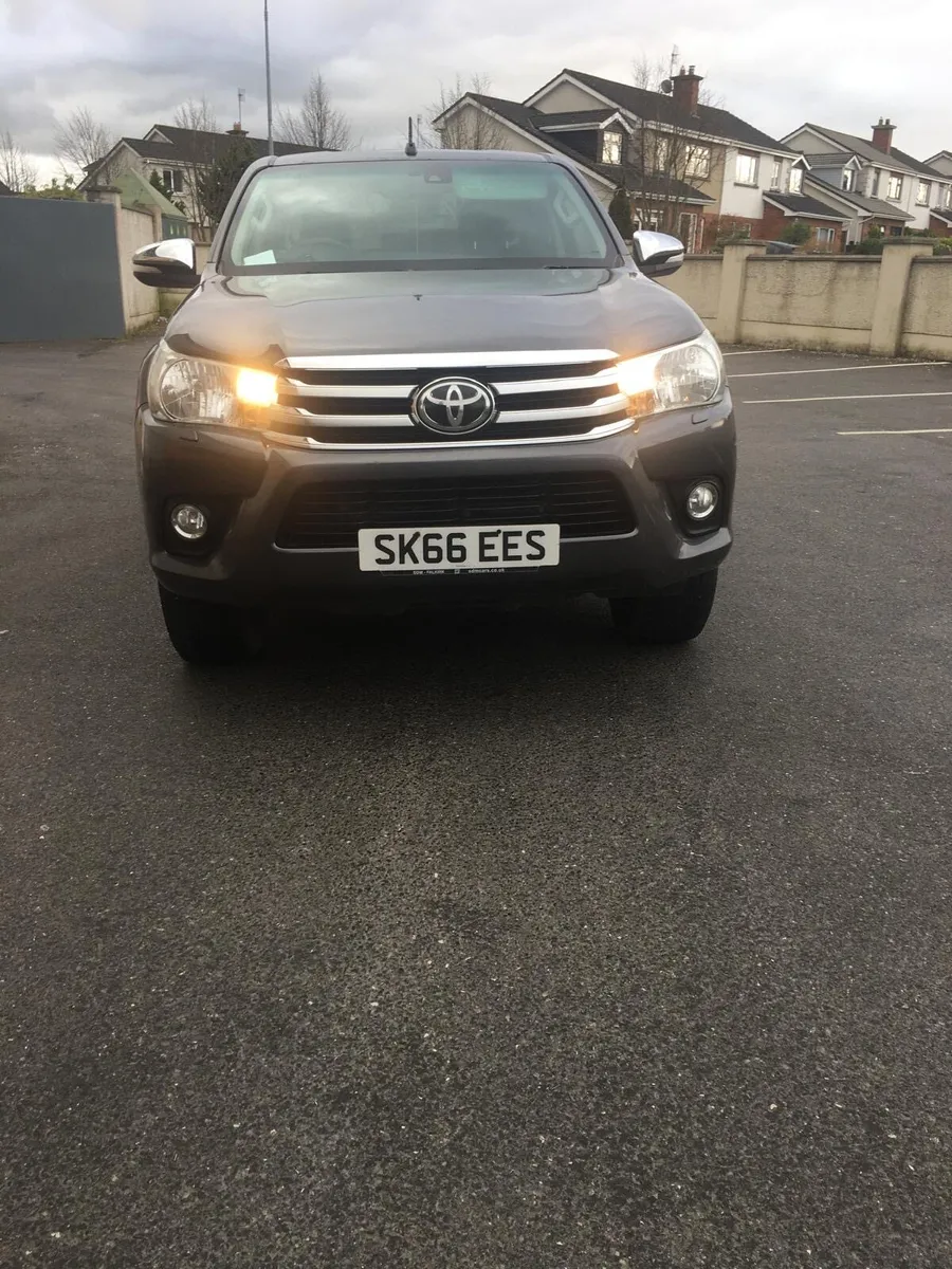 Toyota Hilux - Image 2