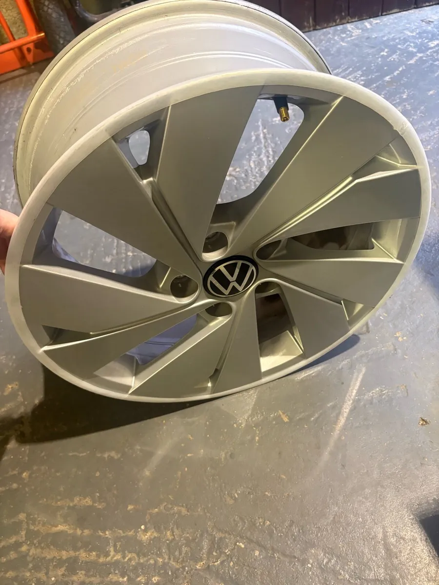 4 Volkswagen 17” alloys - Image 3