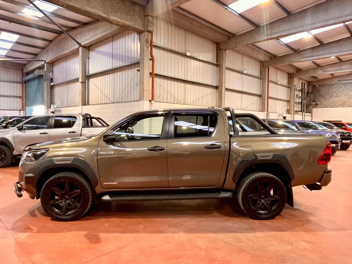 2023 Toyota Hilux 2.8 Invincible X Auto - Image 4
