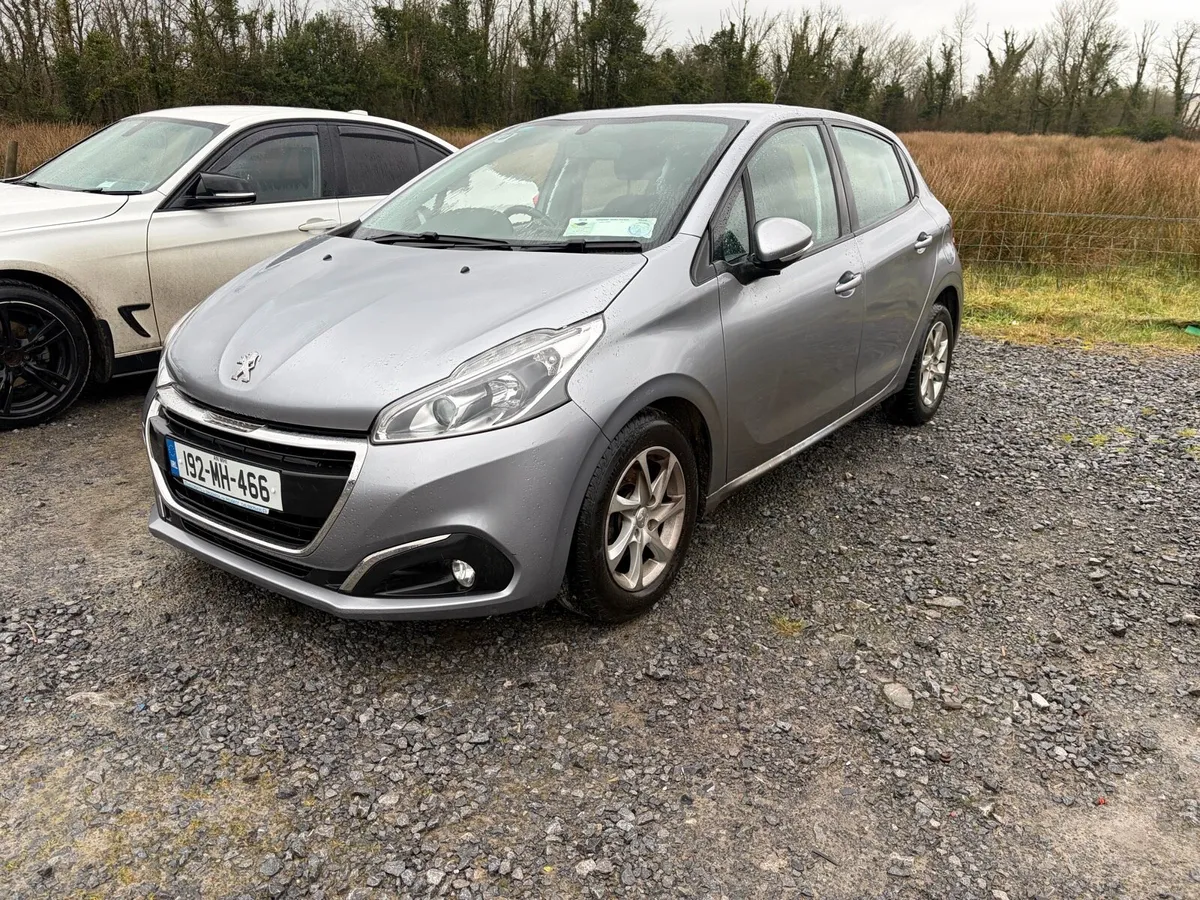 Peugeot 208 - Image 2