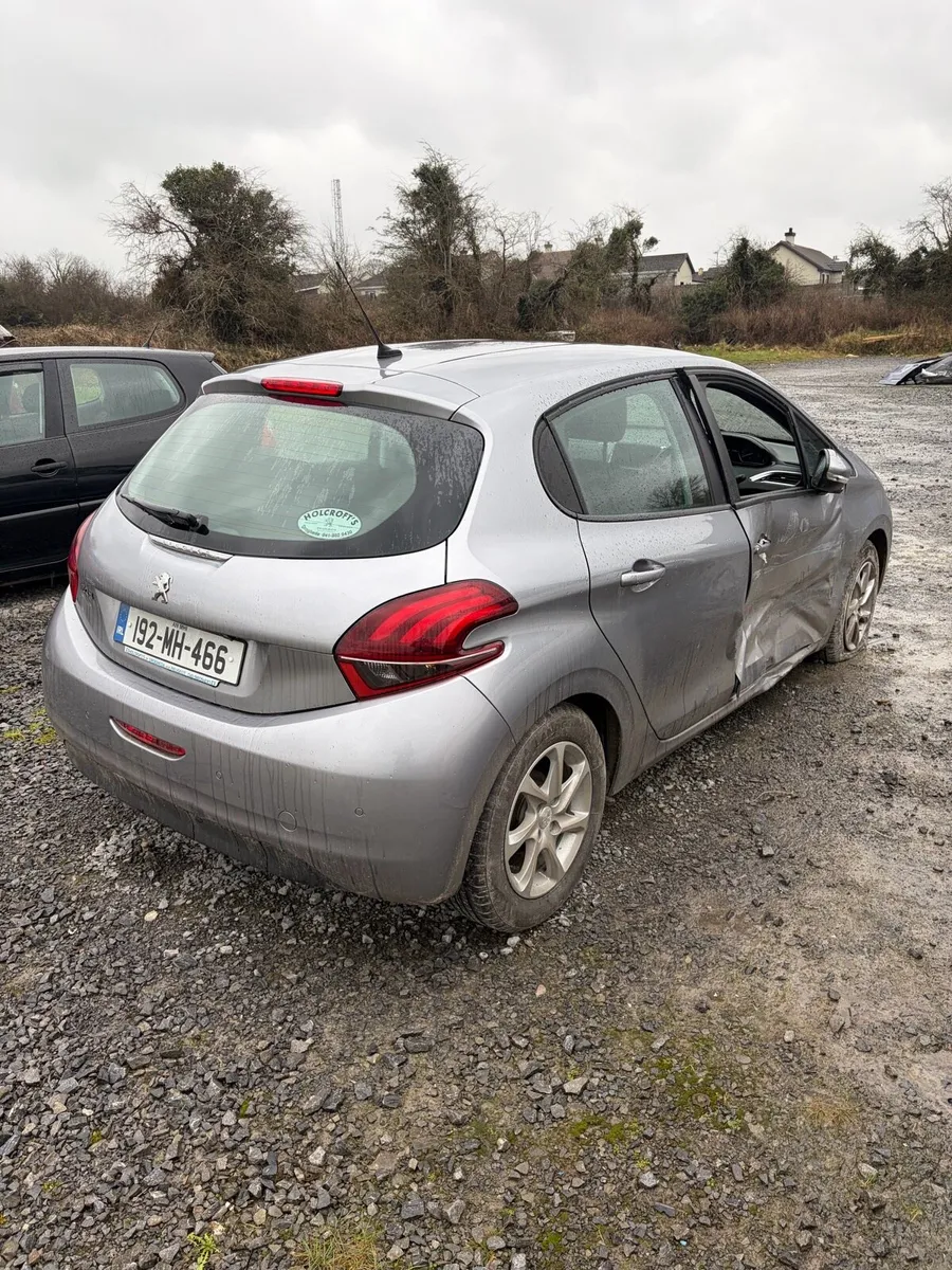 Peugeot 208 - Image 4