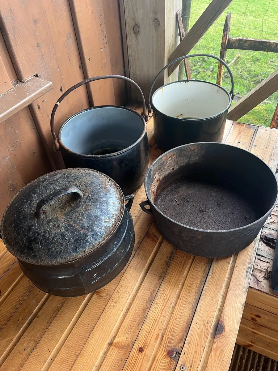 Antique pots €50 for the 4