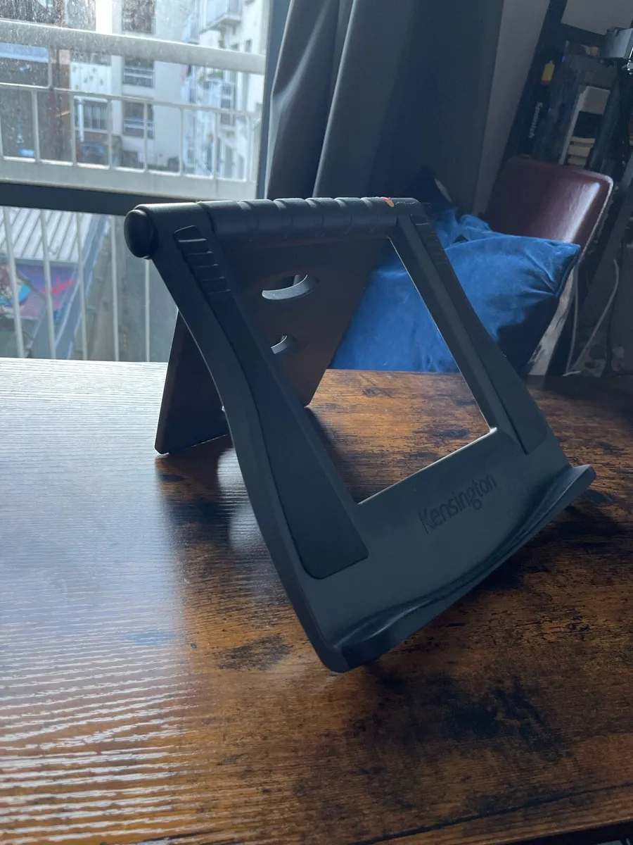 Kensington laptop riser up to 17" - Image 1