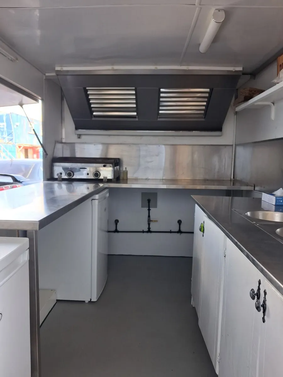 Food trailer - Image 4