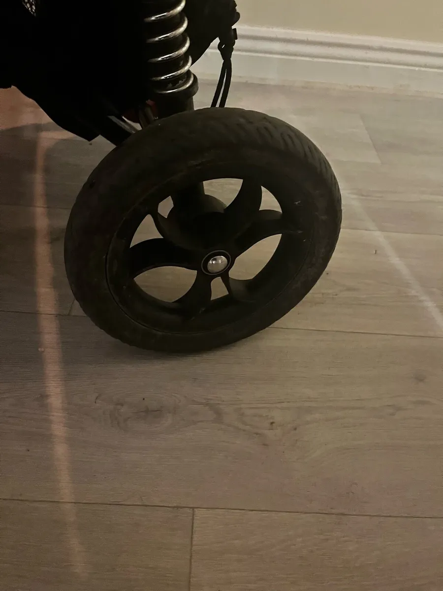 Out n about double buggy - Image 3