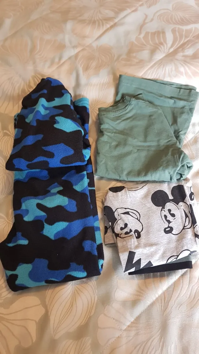 Boys clothes bundle 3-4 years +shoes books - Image 4