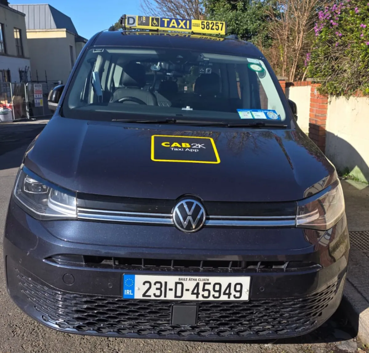 Taxi Volkswagen Caddy Hybrid Diesel - Image 2