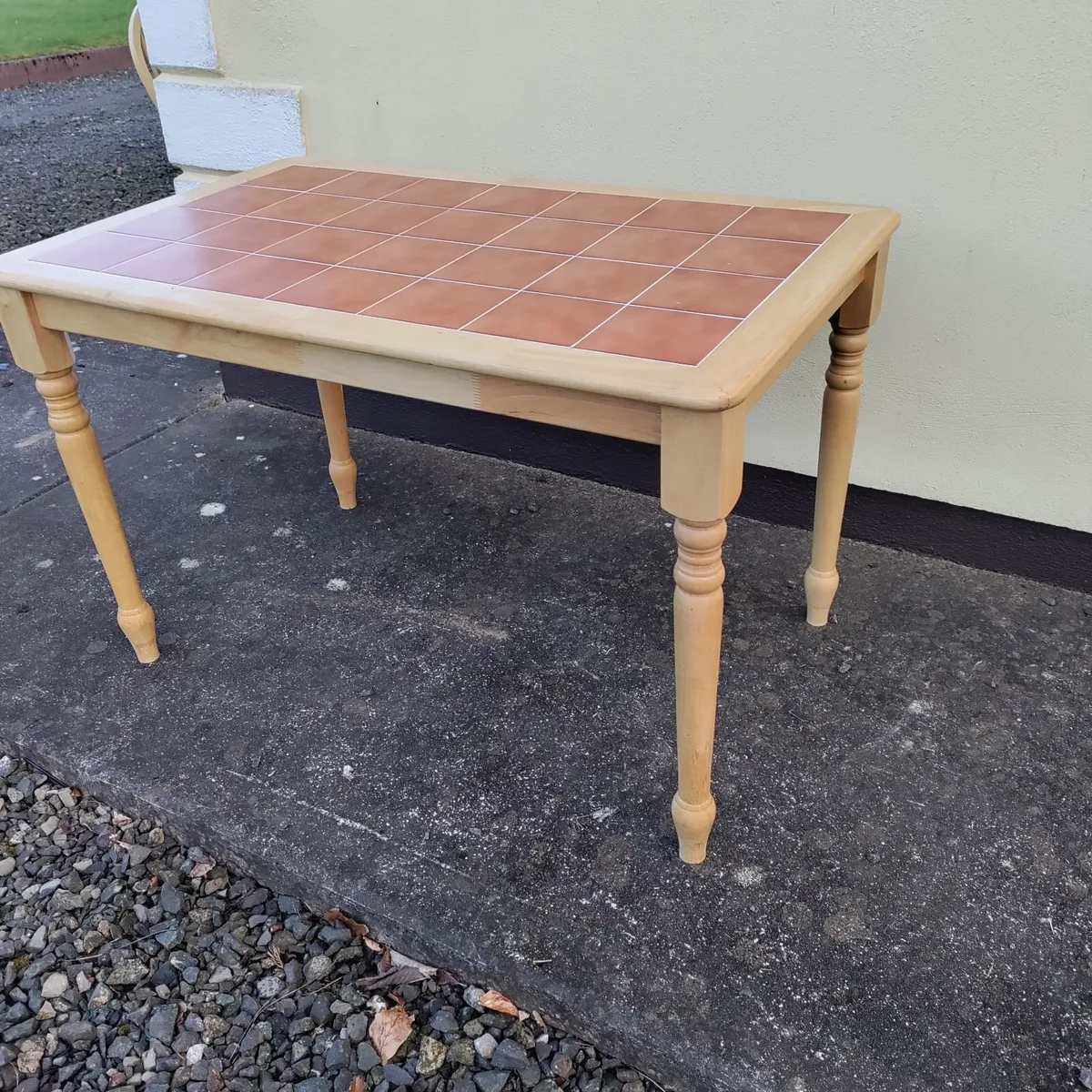 Kitchen table - Image 1