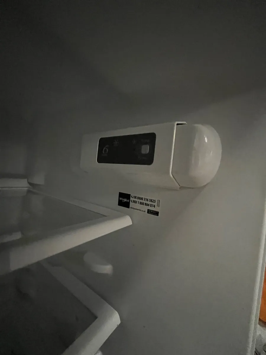 Whirlpool integrated Fridge Freezer - Image 4