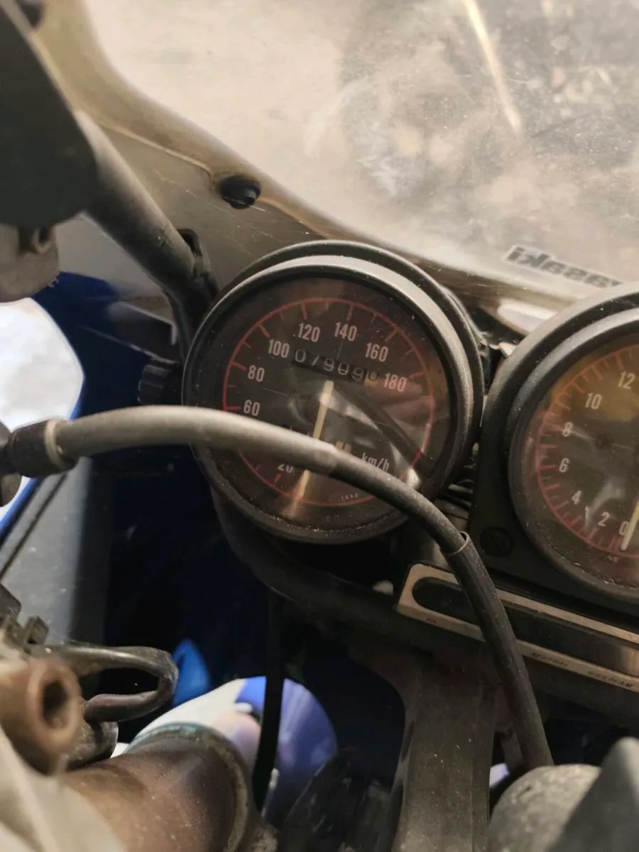 Kawasaki zxr250 DEPOSIT TAKEN - Image 3