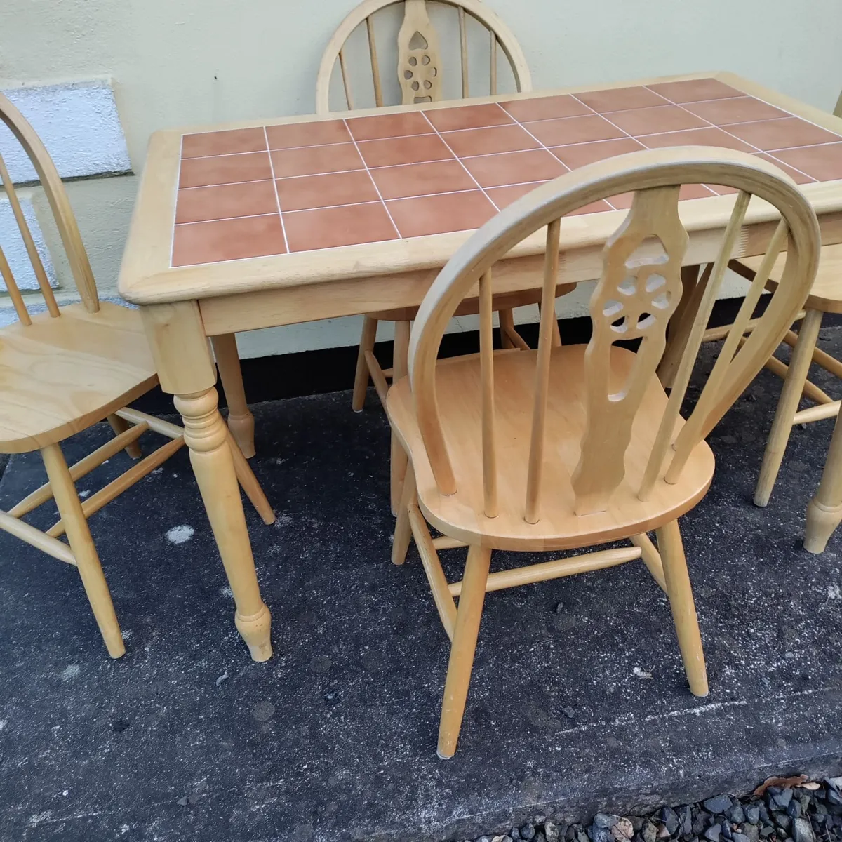 Kitchen table and chairs - Image 3