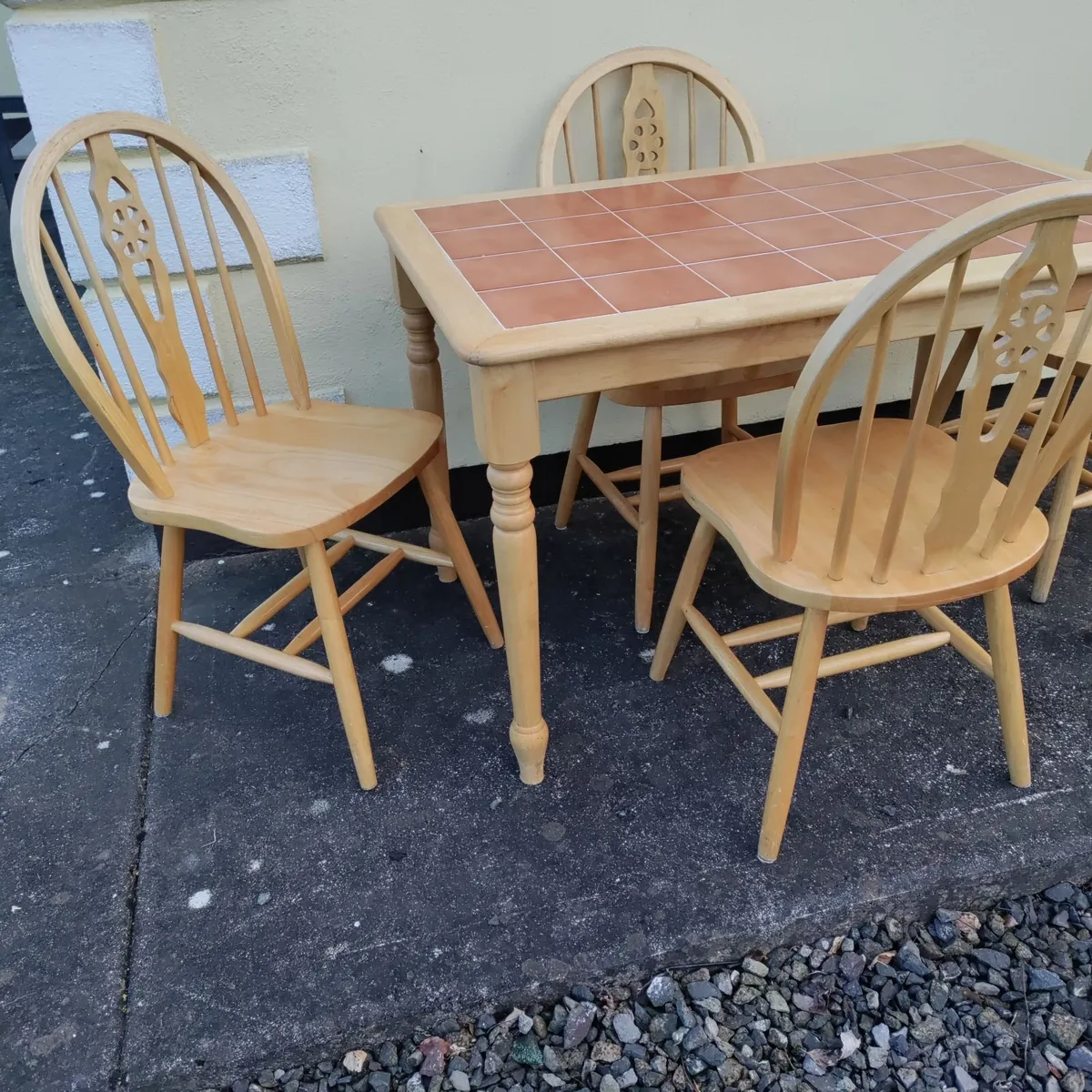 Kitchen table and chairs - Image 4