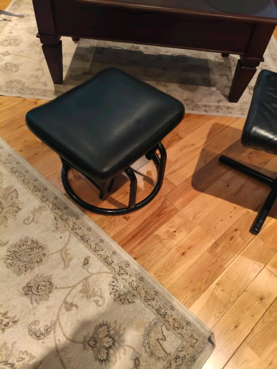 2 black leather stools 25 for both - Image 2