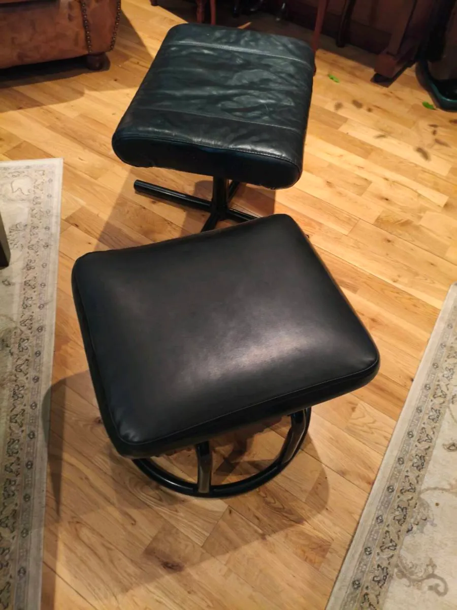 2 black leather stools 25 for both - Image 3