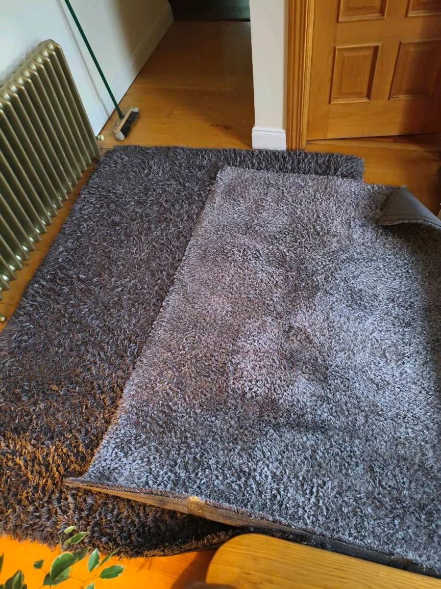 2 large rugs 80 for both - Image 1
