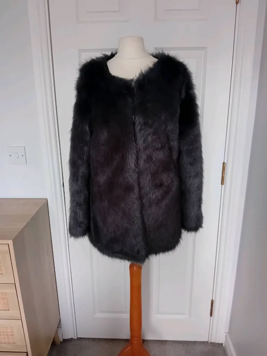 Ladies Faux Fur Coat - Image 1