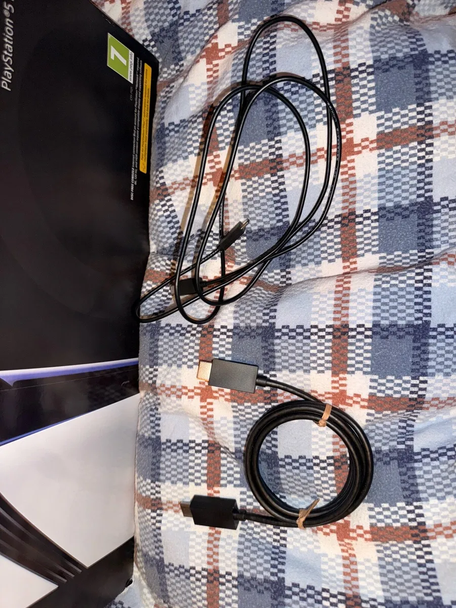 Ps5 Pro 4k 120 HDR BRAND NEW IMMACULATE CONDITION - Image 4