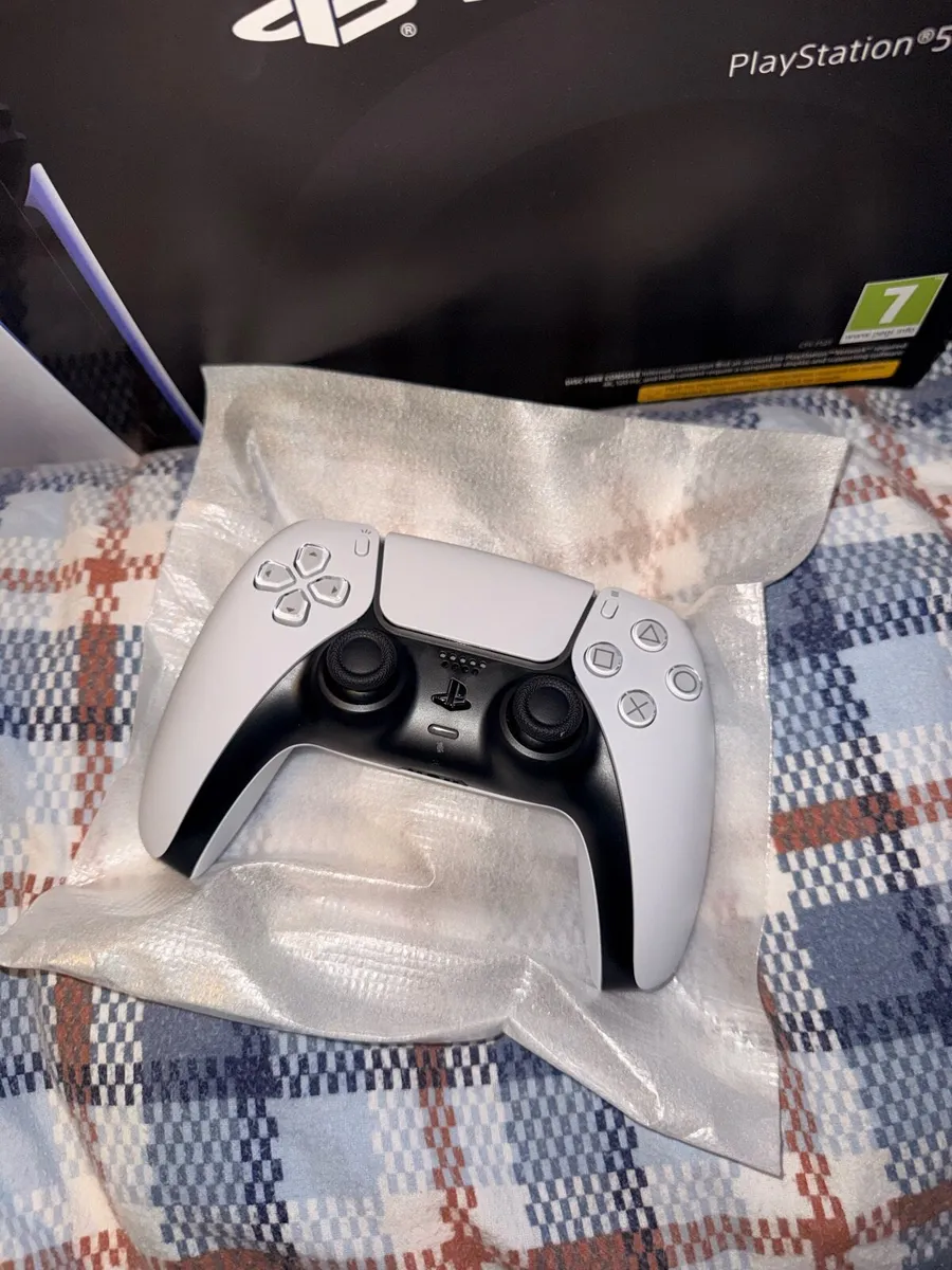 Ps5 Pro 4k 120 HDR BRAND NEW IMMACULATE CONDITION - Image 2