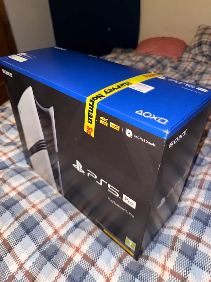 Ps5 Pro 4k 120 HDR BRAND NEW IMMACULATE CONDITION - Image 3