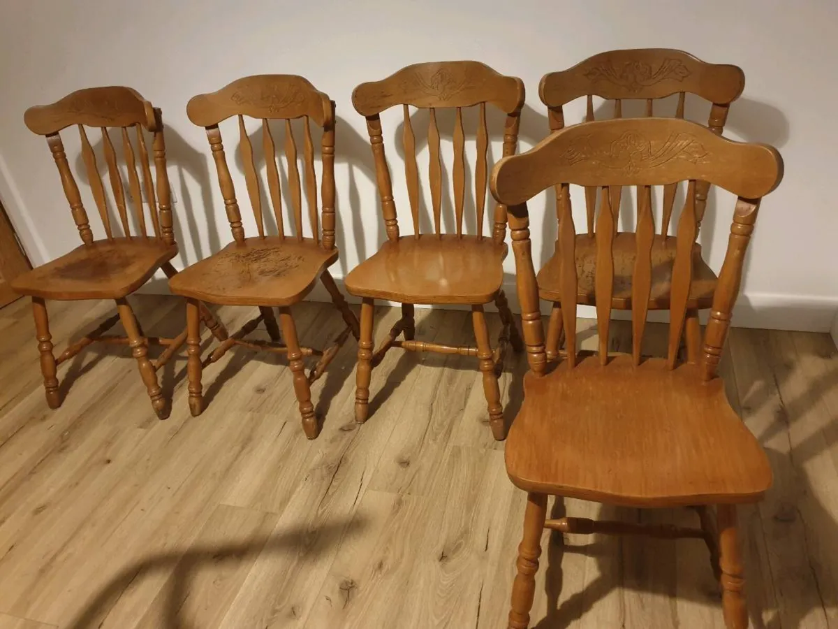 Table and 6 chairs - Image 1