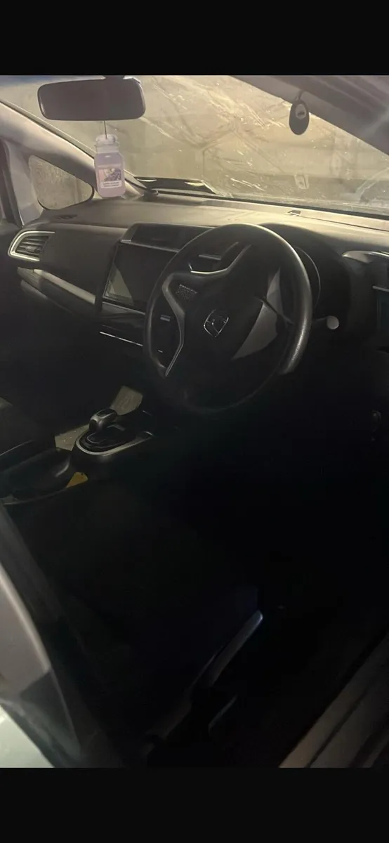 €3000 Honda Fit Hybrid - Image 4