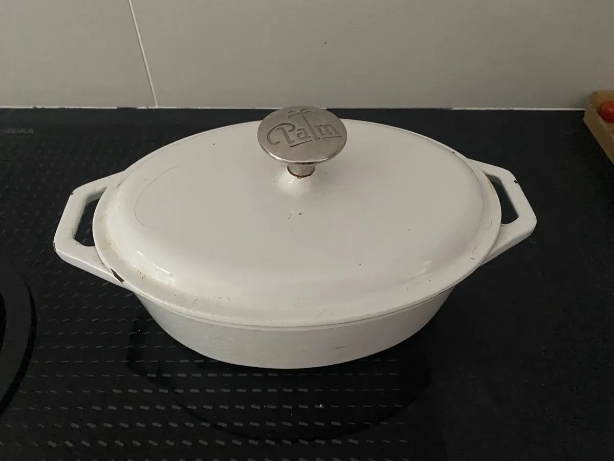 Cast iron casserole pot - Image 1