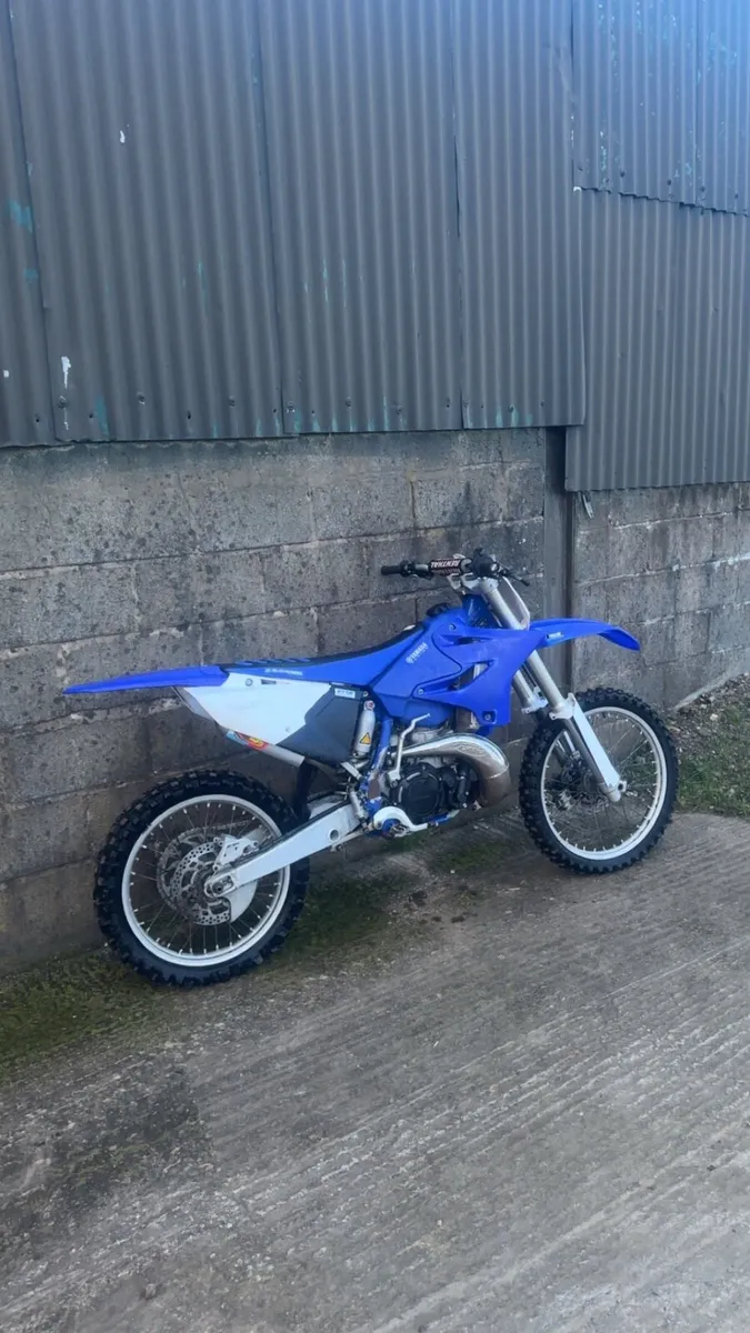 Yamaha dirt bike - Image 1