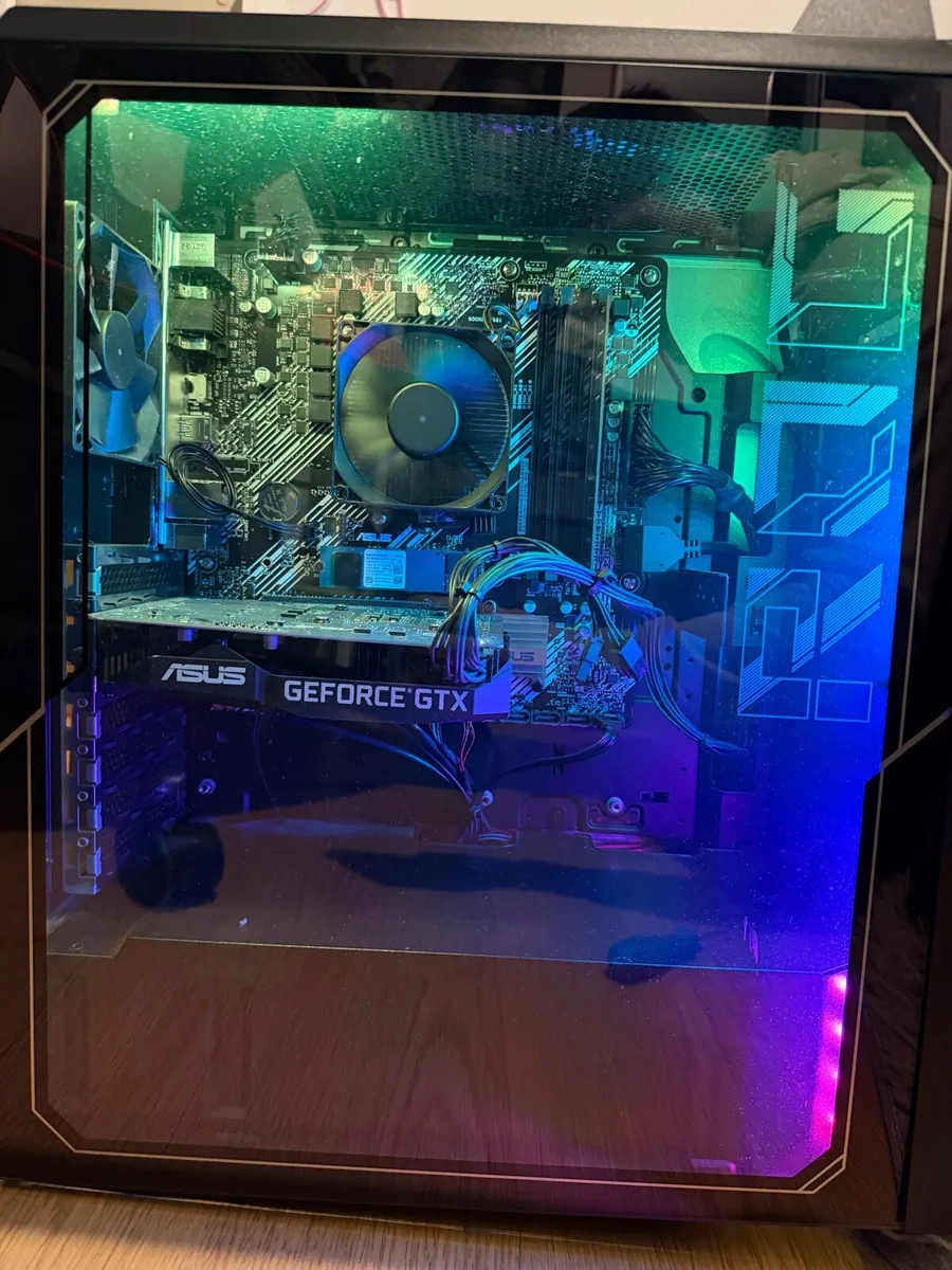 Gaming pc and monitor - Image 1