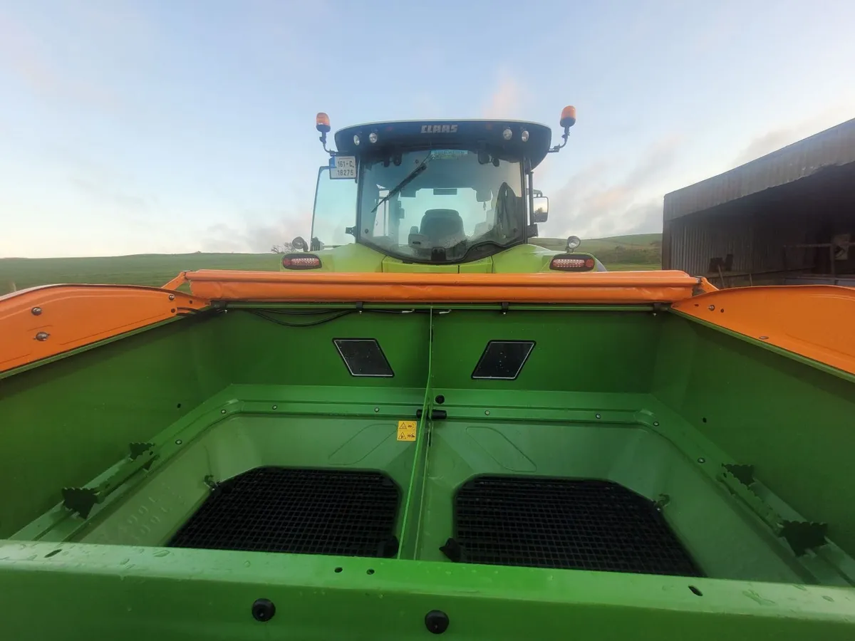 Fertiliser spreader - Image 4