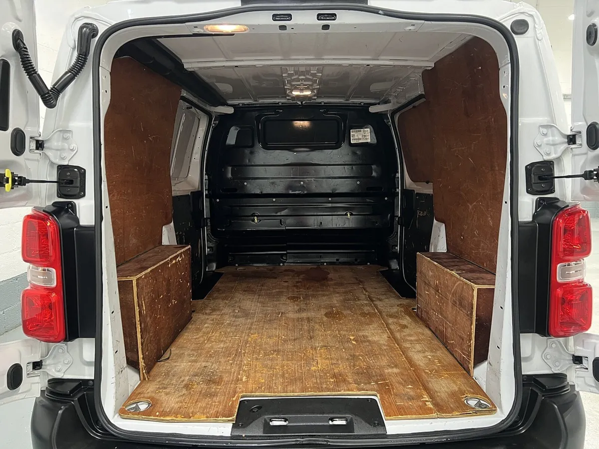 2022 Citroen Dispatch Panel Van - Image 2