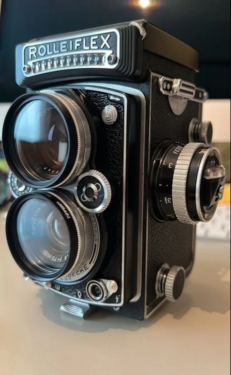 Rolleiflex 3.5C - Zeiss Planar + case and strap - Image 1
