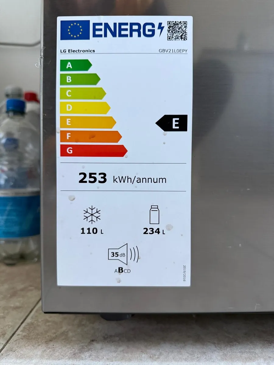 LG Total No Frost Smart 60/40 Fridge Freezer - Image 2