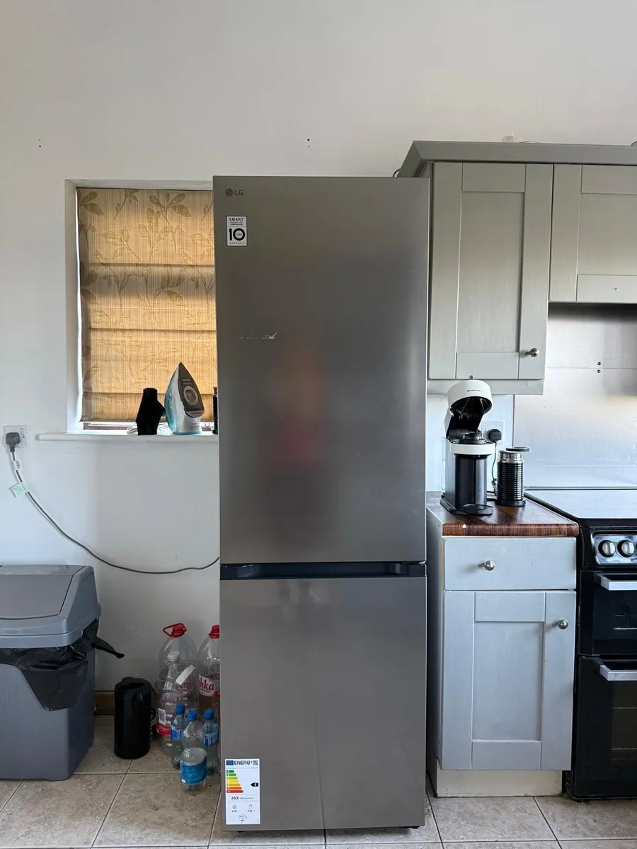 LG Total No Frost Smart 60/40 Fridge Freezer - Image 1