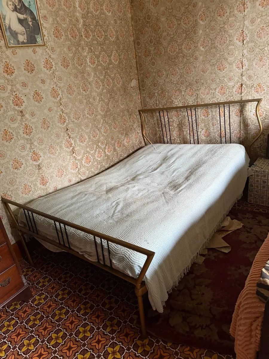 3 Double beds - Image 1