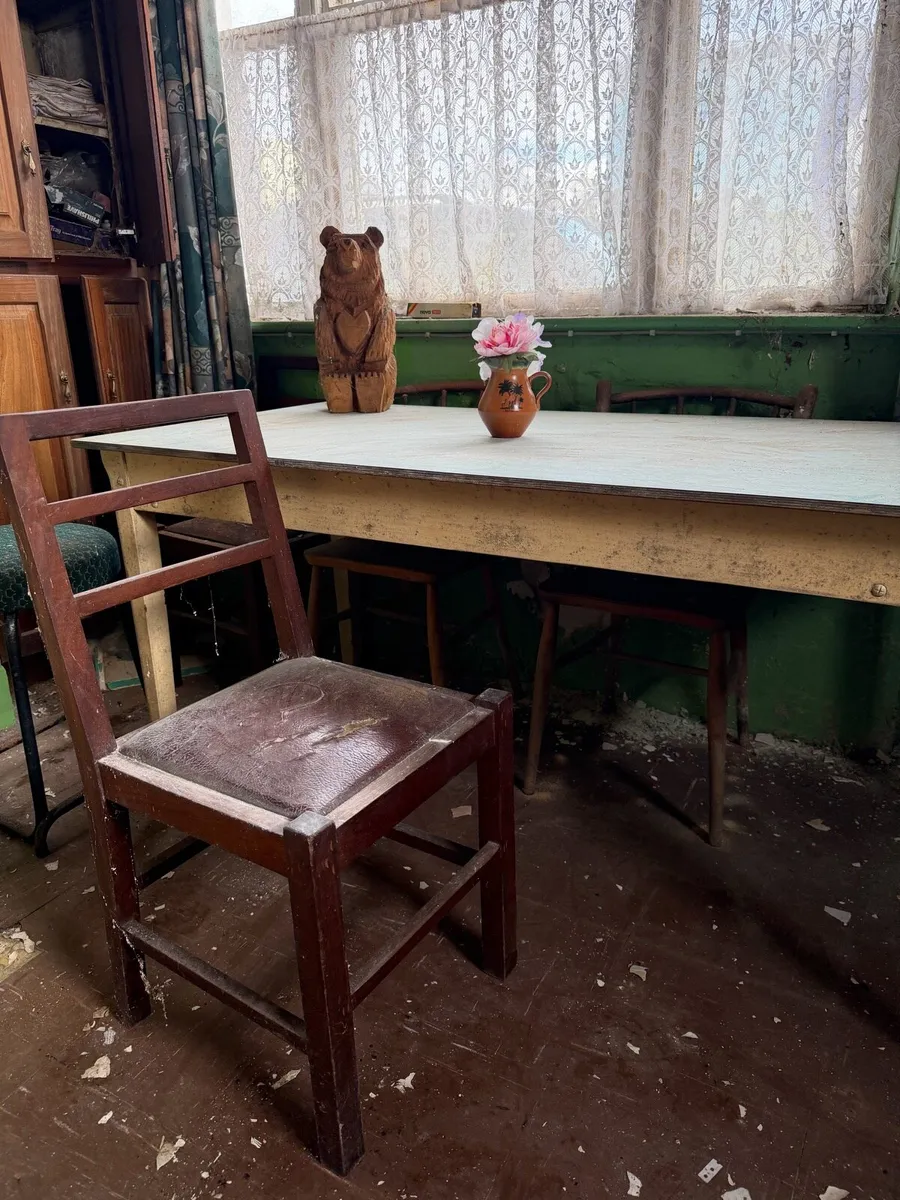 Kitchen table & chairs - Image 2