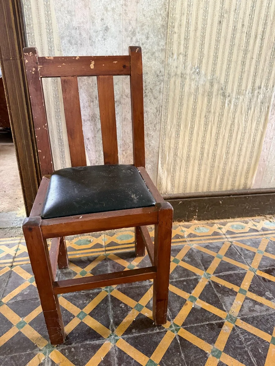 Kitchen table & chairs - Image 3