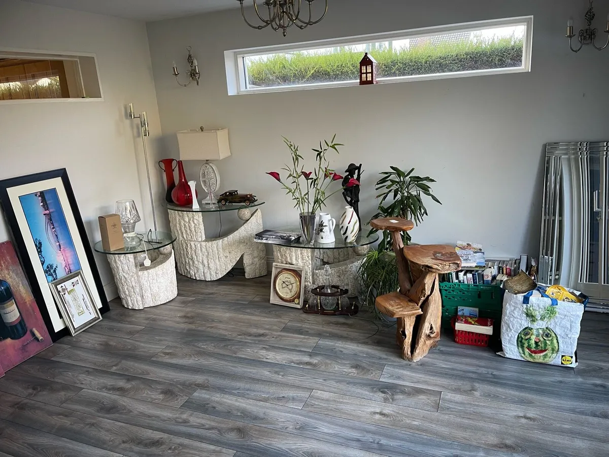 Household furniture - Image 1