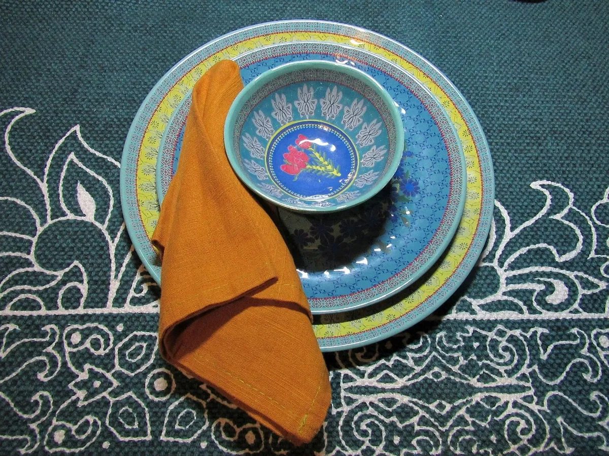 Outdoor / Patio Table Set – 4 Amber Goblets etc - Image 2